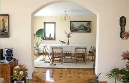 Casa de vanzare 376 mp utili cu 900 mp teren