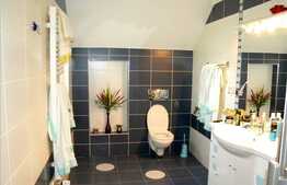 Casa de vanzare 376 mp utili cu 900 mp teren