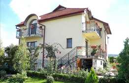 Casa de vanzare 376 mp utili cu 900 mp teren