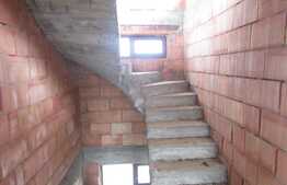 Casa individuala de 140 mp, teren de 400 mp! Zona Luna de Sus!