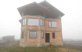 Casa individuala de 140 mp, teren de 400 mp! Zona Luna de Sus!