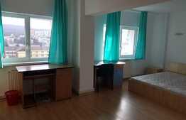 Apartament 3 camere, 84 mp, balcon, zona Calea Floresti