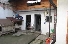 Casa de vanzare, 144 mp, teren 700 mp, front 20 ml