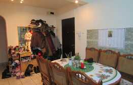 Apartament 3 camere, 75 mp, decomandat, boxa subsol, zona Farmec