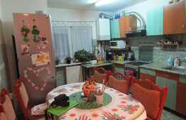 Apartament 3 camere, 75 mp, decomandat, boxa subsol, zona Farmec