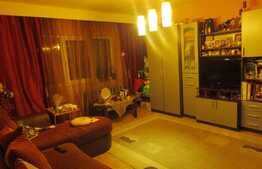 Apartament 3 camere, 75 mp, decomandat, boxa subsol, zona Farmec