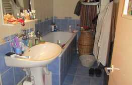 Apartament 3 camere, 75 mp, decomandat, boxa subsol, zona Farmec