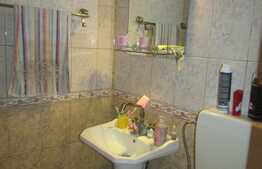 Apartament 3 camere, 75 mp, decomandat, boxa subsol, zona Farmec