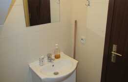 Apartament in casa, 65 mp, 3 camere, parcare, zona strazii Paris