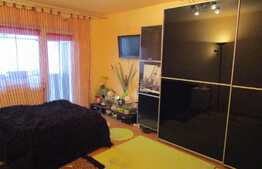 Vanzare apartament 4 camere, 78 mp, decomandat, boxa, zona Iulius Mall