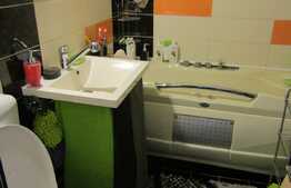 Vanzare apartament 4 camere, 78 mp, decomandat, boxa, zona Iulius Mall