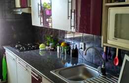 Vanzare apartament 4 camere, 78 mp, decomandat, boxa, zona Iulius Mall