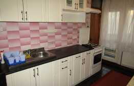 De inchiriat apartament 2 camere, 52 mp, decomandat, garaj, zona Casa Piratilor