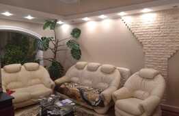 Apartament 4 camere, 78 mp, decomandat, parcare, 2 boxe, zona Iulius Mall