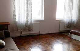 Apartament 2 camere cu tavan inalt, 62 mp, imobil de tip casa, zona Facultatii de Litere