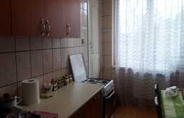 Apartament 2 camere cu tavan inalt, 62 mp, imobil de tip casa, zona Facultatii de Litere