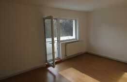 Apartament 3 camere, 65 mp, decomandat, zona strazii Plopilor