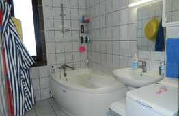 Apartament 4 camere, 100 mp, parcare, zona strazii Cometei