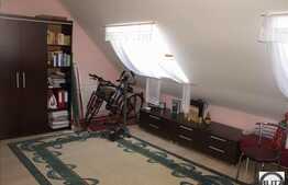 Apartament partial mobilat in Floresti!