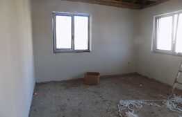 Triplex cu 4 camere, 92 mp utili, teren de 80 mp! Semifinisat! Zona de case!