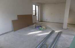 Triplex cu 4 camere, 92 mp utili, teren de 80 mp! Semifinisat! Zona de case!