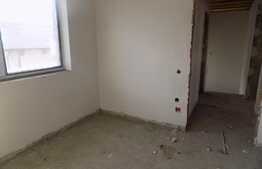 Triplex cu 4 camere, 92 mp utili, teren de 80 mp! Semifinisat! Zona de case!