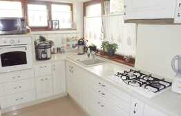 Casa individuala 226 mp utili, teren de 375 mp, front stradal, zona linistita