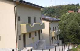 Duplex 200 mp utili, teren de 300 mp, front 20 ml, zona linistita