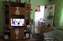 De vanzare 2 camere, 31 mp, boxa, zona Complex Diana