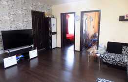 Apartament de vanzare, 3 camere, 64 mp, loc de parcare, zona strazii Florilor