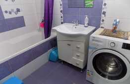 Apartament de vanzare, 3 camere, 64 mp, loc de parcare, zona strazii Florilor