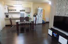 Apartament de vanzare, 3 camere, 64 mp, loc de parcare, zona strazii Florilor