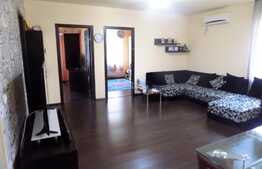 Apartament de vanzare, 3 camere, 64 mp, loc de parcare, zona strazii Florilor