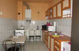 Casa de vanzare, 50 mp, teren 94, front 13, zona Sala Sporturilor