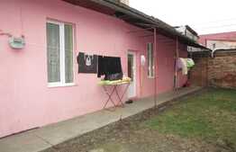 Casa de vanzare, 50 mp, teren 94, front 13, zona Sala Sporturilor