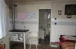 Casa de vanzare 120 mp, teren de 658 mp, front 14, zona Petrom