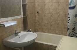 Garsoniera 28 mp, etaj intermediar, zona strazii Parang