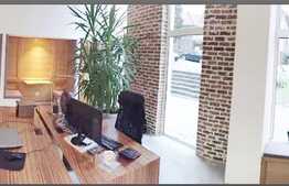 Spatiu comercial ultrafinisat, 112 mp, mobilat, zona strazii Fagului