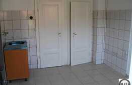 Apartament de vanzare in imobil tip casa! Zona Centrala!