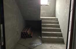 Casa 231 MP util si 607 teren interioare tencuite, instalatii electrice si geamuri termopan! Comision 0%