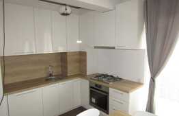 De vanzare 3 camere, 58 mp, balcon de 8 mp! Parcare cu CF! Zona strazii Sub Cetate!