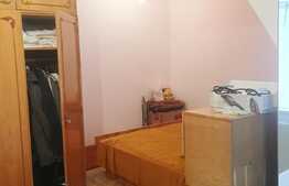 Casa individuala 212 mp utili, compusa din 2 apartamente de 4 camere, teren de 250 mp, zona Podului IRA