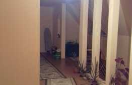 Casa individuala cu 7 camere, 200 mp utili, teren de 550 mp! Zona strazii Tineretului! 