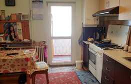 Apartament 3 camere, 68 mp, decomandat, boxa subsol, parcare, zona Aleea Brates