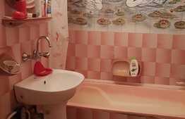 Apartament 3 camere, 68 mp, decomandat, boxa subsol, parcare, zona Aleea Brates