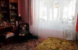 Apartament 3 camere, 68 mp, decomandat, boxa subsol, parcare, zona Aleea Brates