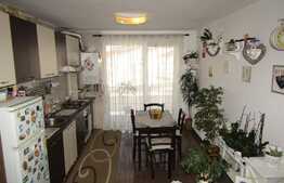 Apartament de vanzare 2 camere, loc de parcare, zona strazii Florilor