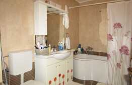 Apartament de vanzare 2 camere, loc de parcare, zona strazii Florilor