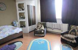 Apartament 4 camere, decomandat, boxa la subsol, 79 mp, zona Colina