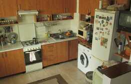 De vanzare apartament 3 camere, 64 mp, garaj, boxa, zona Casa Radio